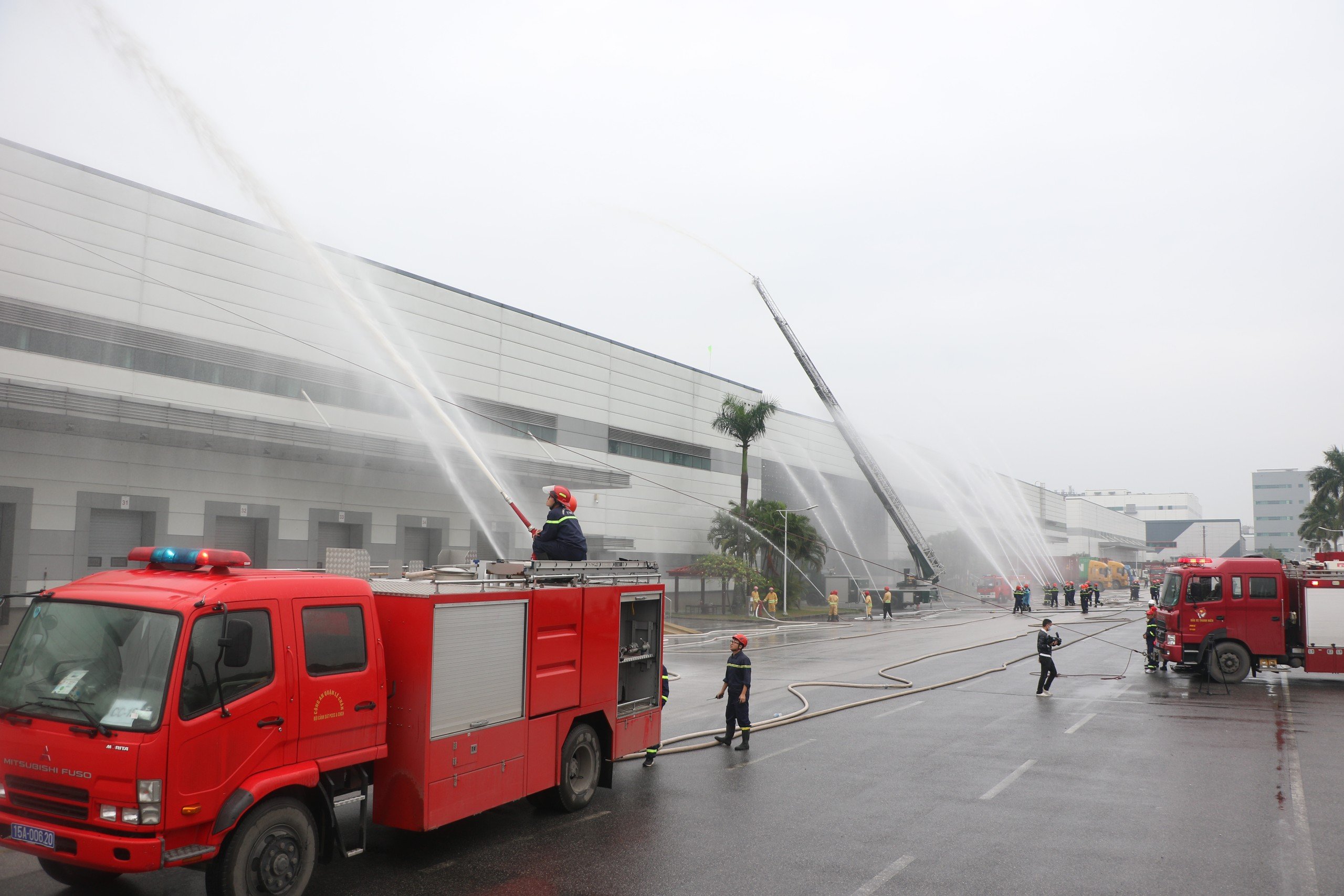 Diễn tập thành công phương án chữa cháy và cứu nạn, cứu hộ Công ty TNHH LG Electronics Việt Nam Hải Phòng với trên 500 người tham gia